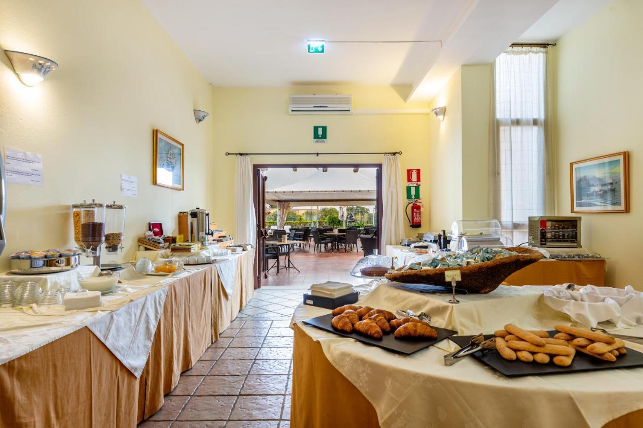 Hotel Le Mimose San Teodoro  Zewnętrze zdjęcie