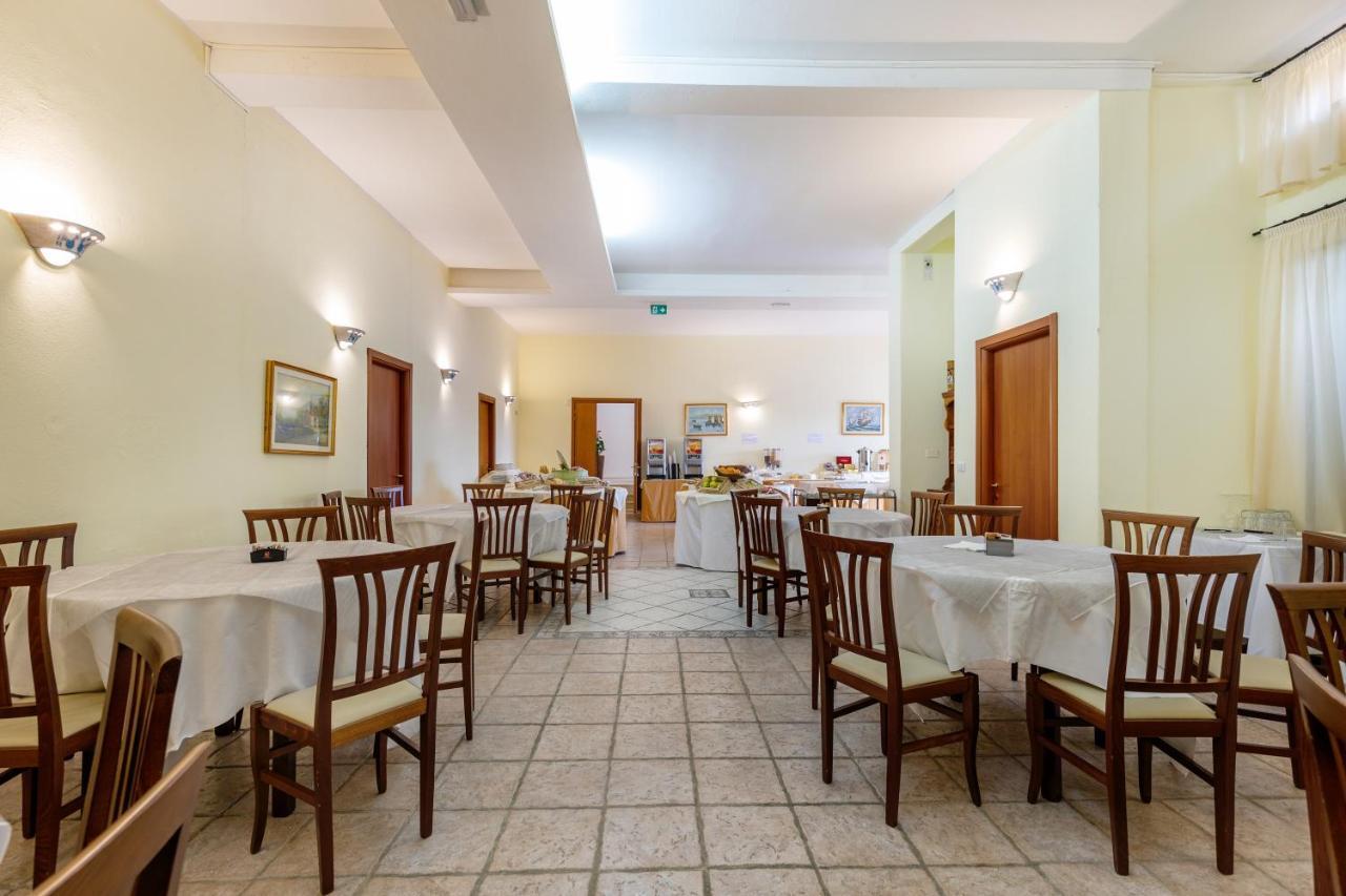 Hotel Le Mimose San Teodoro  Zewnętrze zdjęcie