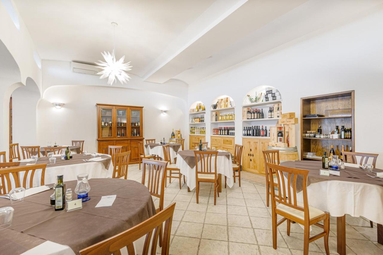 Hotel Le Mimose San Teodoro  Zewnętrze zdjęcie